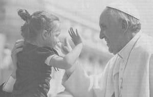 Papst Franziskus mit Kind (Graustufen)