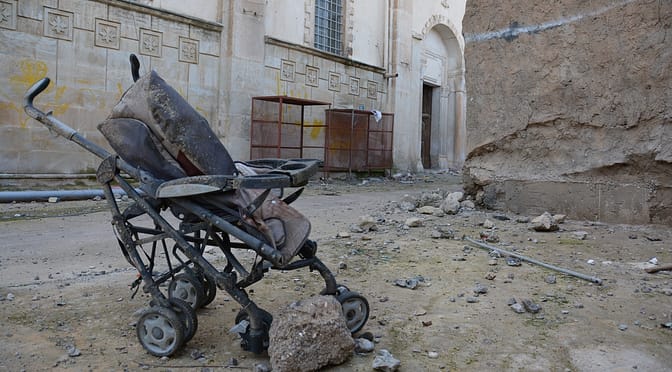 Familien kehren zurück in zerstörte Häuser von Ninive